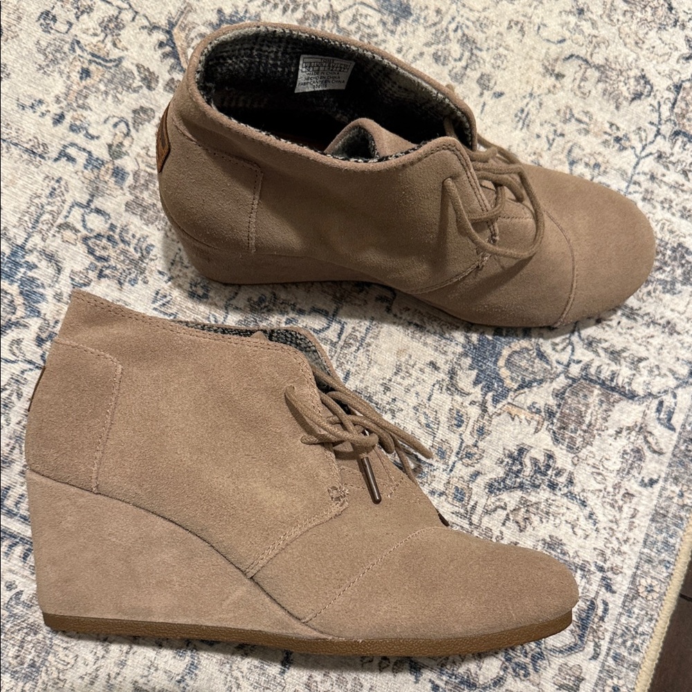 TOMS Taupe Brown Suede Lace-Up Ankle Booties